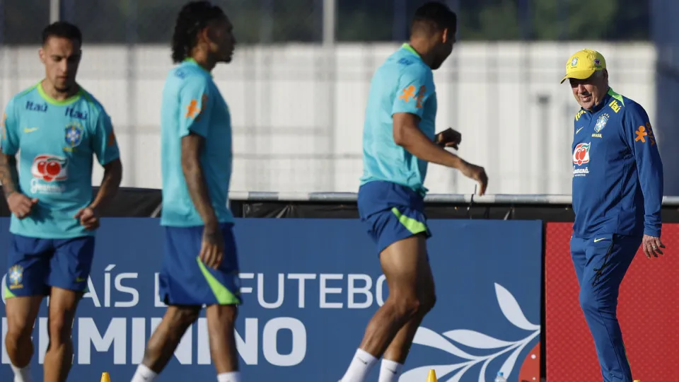 'Era Ancelotti' começa com treino e conversas próximas com jogadores