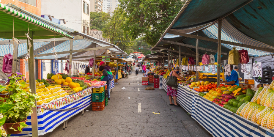 Jacarepaguá tem feira livre? Onde encontrar frutas frescas, pastel e aquele preço que cabe no bolso na Zona Oeste do Rio